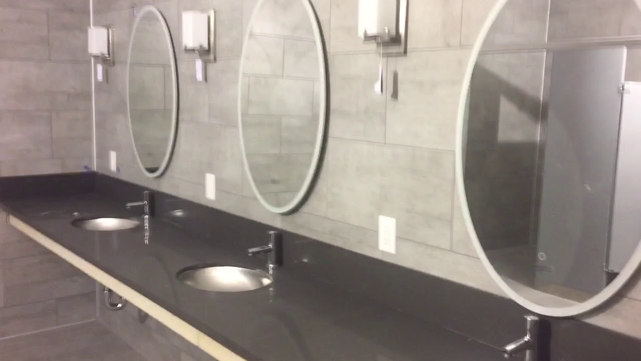 Planet fitness bathrooms - YouTube