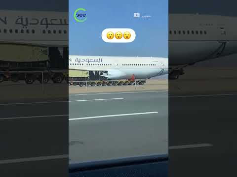 على شاحنات ضخمة وطويلة لحظات نقل طائرات الخطوط الجوية السعودية من جدة إلى الرياض