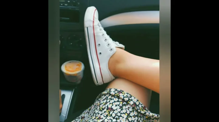 Barbara wears White Converse Lo Tops Snicks