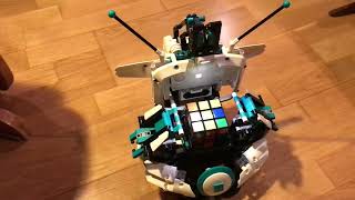 Celebrity MindCuber Lego MindStorm Robot Inventor : Solving a Rubik's Cube in around 32 moves ! Wealth