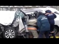 МЧС вырезали водителя Лексуса из машины после ДТП с Камазом в Новосибирске 12.01.2017