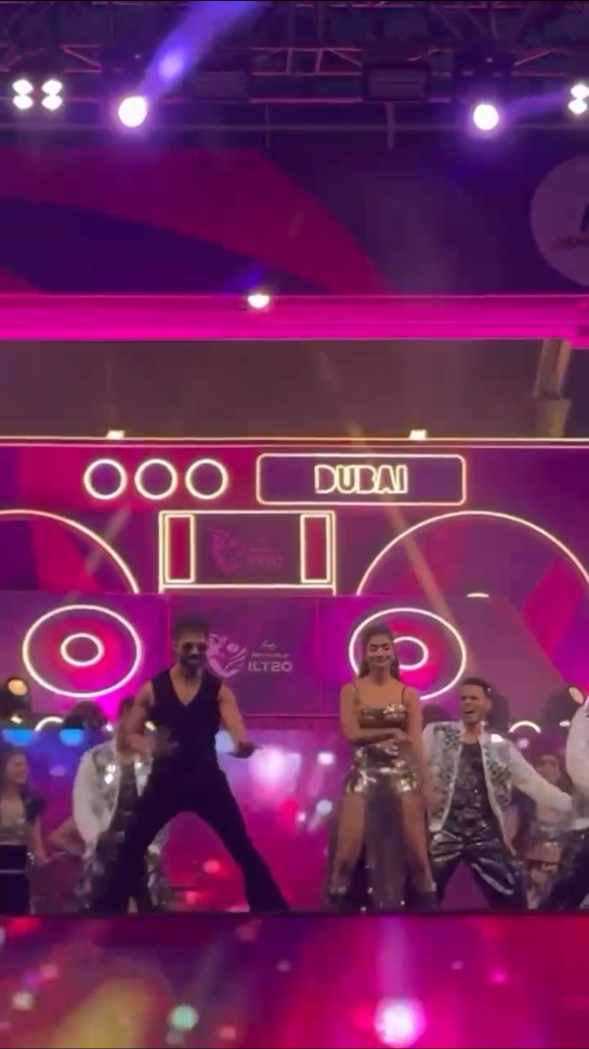 Shahid Kapoor \u0026 Pooja Hegde DANCE To Bhasad Macha in VIRAL Video | #shorts #dance #bollywood