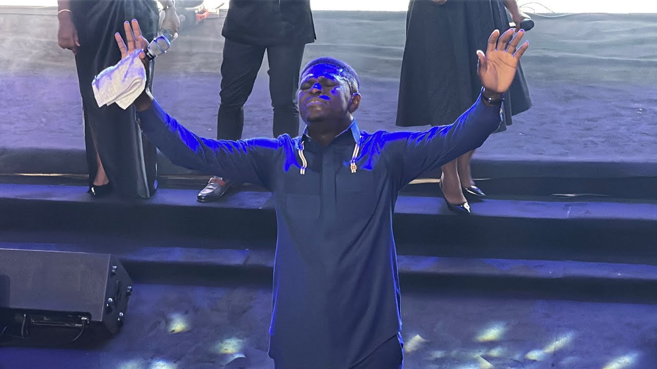 Kweku Teye Powerful Ministration | Glorious Praise 2025 | Living Temple - Kotobabi