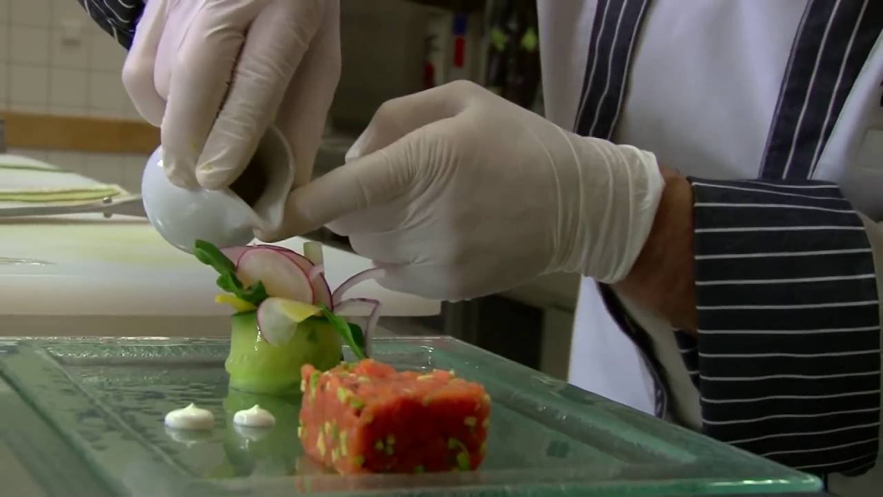 Tatar z dzikiego łososia w stylu SuperFoods