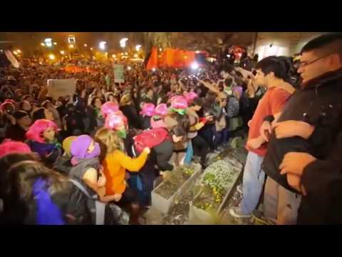 Video: Argentina: Bestefar Protesterer I En Tyveri Midt På Gaten (Video)