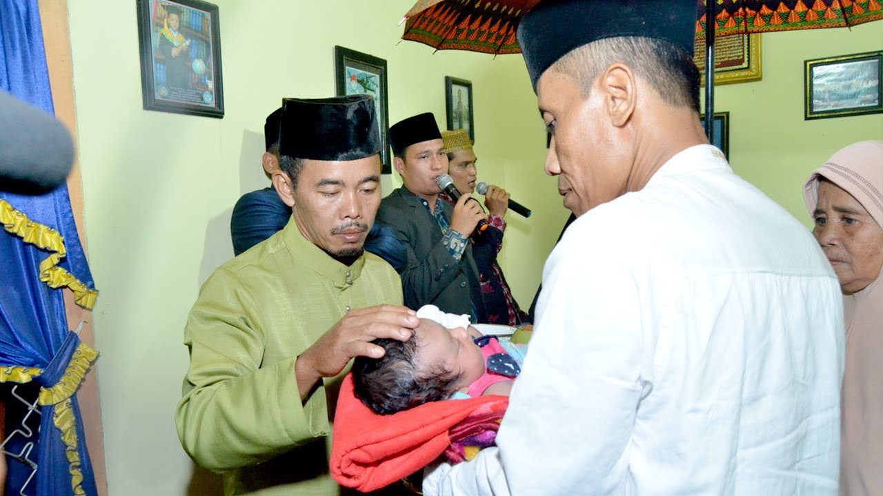 acara marhaban Tradisi Gunting Rambut  Bayi  prosesi 