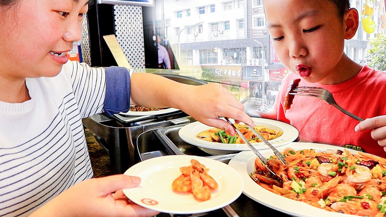 到縣城吃牛排，花了300多，孩子說要把本吃回來 | Eat steak, spent more than 300 yuan, the child said to eat more