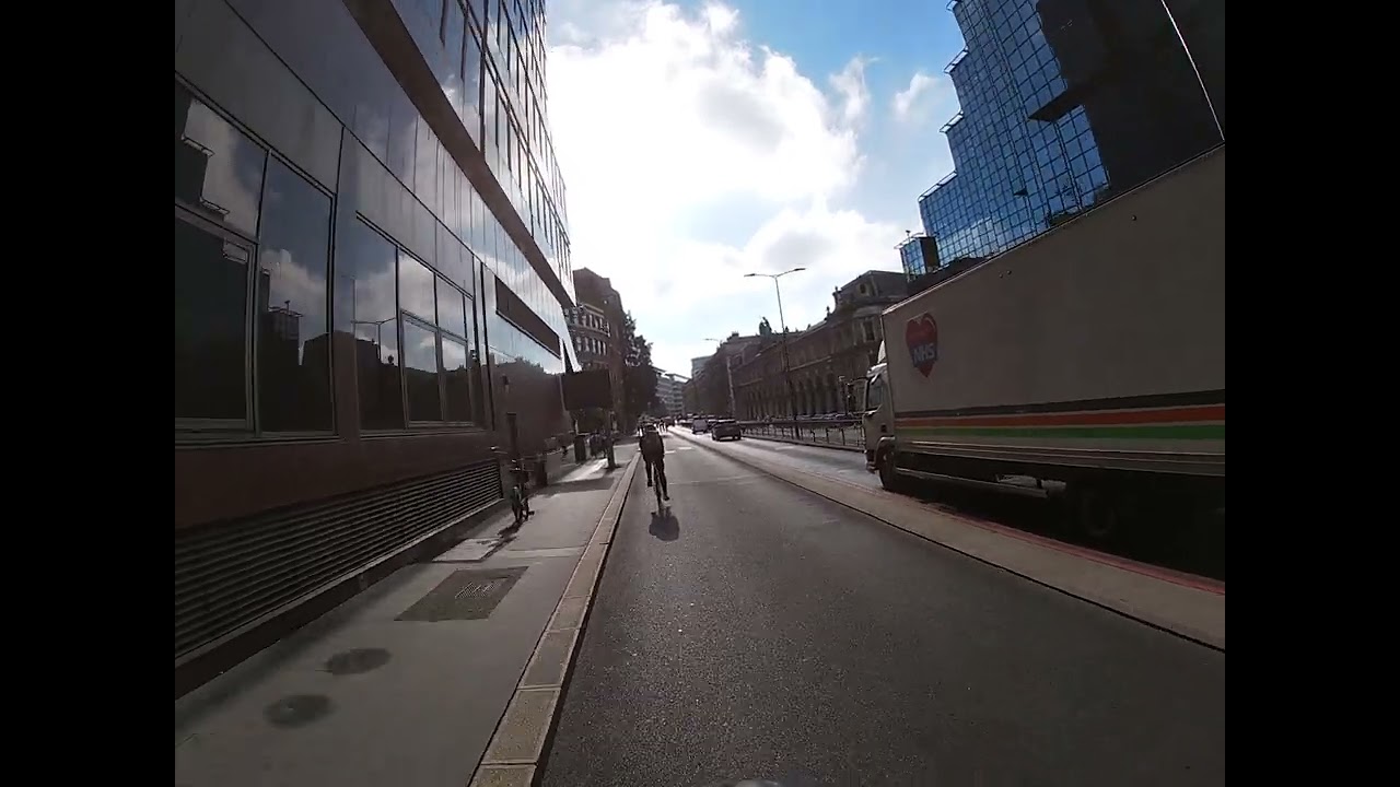 Cycle lane on Upper Thames Street and Lower Thames Street - August 2022