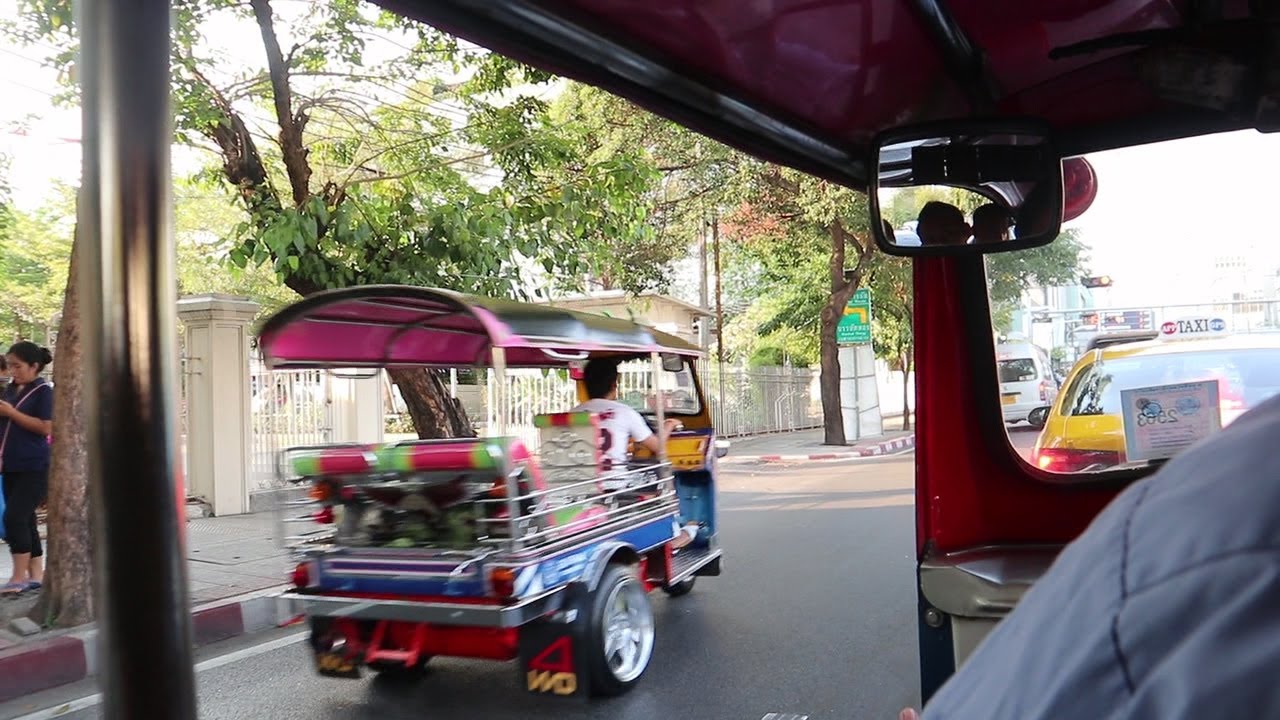 Sensasi Naik Tuk Tuk di Thailand, Fortuner aja kalah