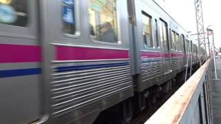 京王7000系7002F+7207F上北沢駅到着･発車と7207FHB-2000動作音