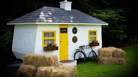 The Shebeen: A Tiny Irish Pub on Wheels