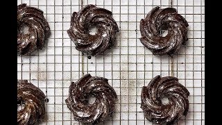 Paleo chocolate olive oil bundt cake | keto, gluten-free, grain-free,
dairy-free//chocolate and lovers? this is my take on gluten free o...