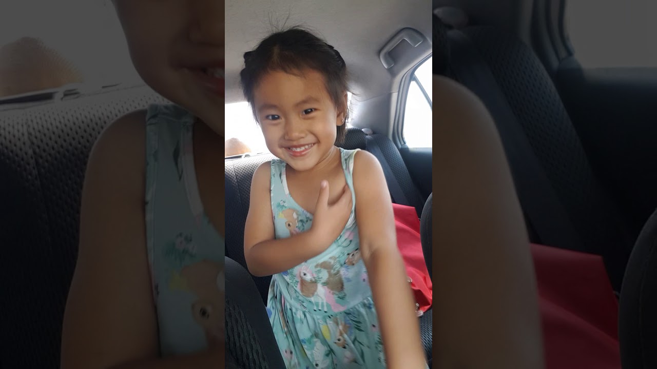 น้องอลิซ่า ชวนนั่งรถทุกครั้งต้องคาดเข็มขัดนิรภัยนะคะ