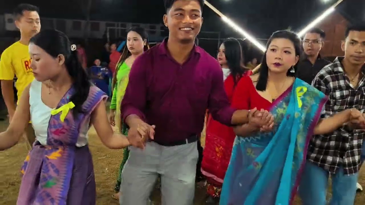 Uchathol thabal chong ba  byEma Emoinu Band party 