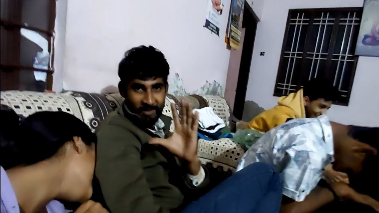 Hmare ghr ke comedians😂😂