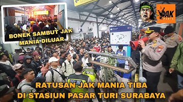 MERINDING.!! saat BONEK Sambut Ratusan JAK MANIA di Stasiun Pasar Turi Jelang Persebaya vs Persija