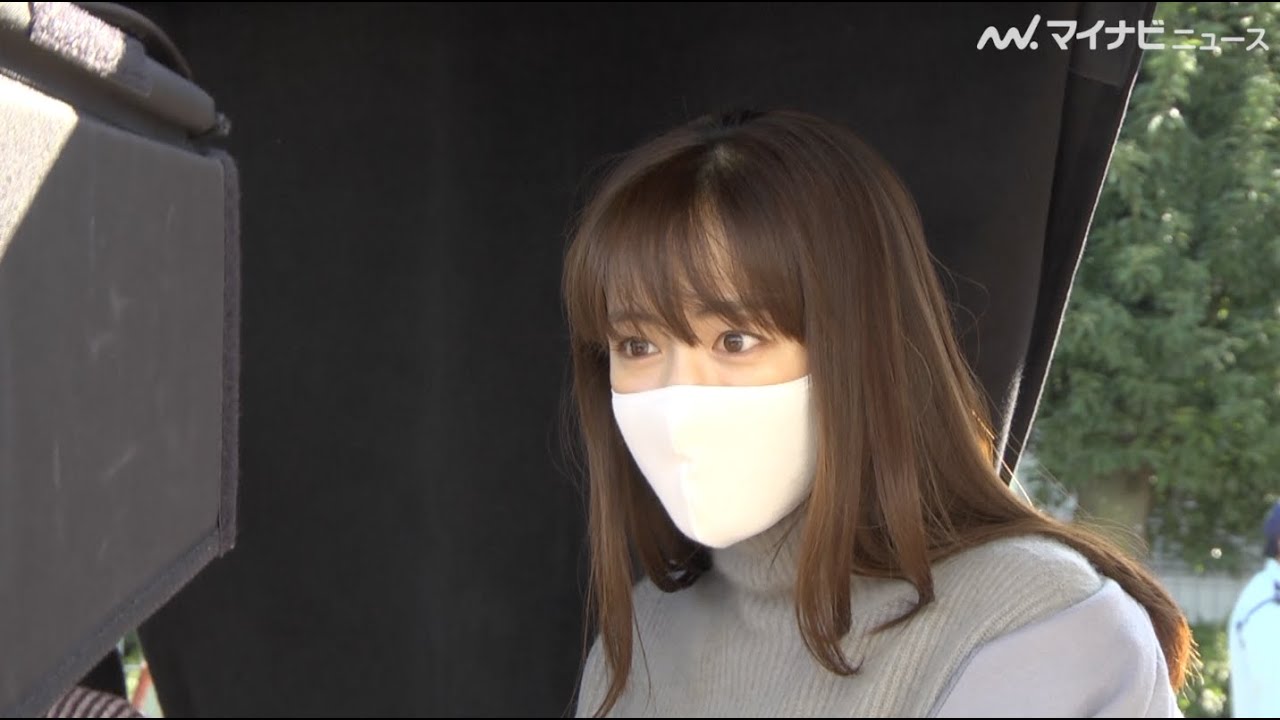 綾瀬はるか マスク姿でも滲み出る美しさ 落ち葉舞う階段を駆け降りる からだ巡茶 モイスティア 新tvcm 冬の乾燥 篇 Youtube