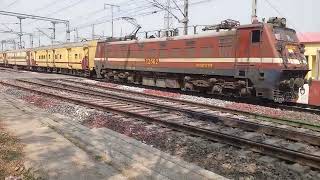 Again Offlink! Jamalpur Howrah Kavi Guru Express powered by SRC WAP-4 departing Prantik.