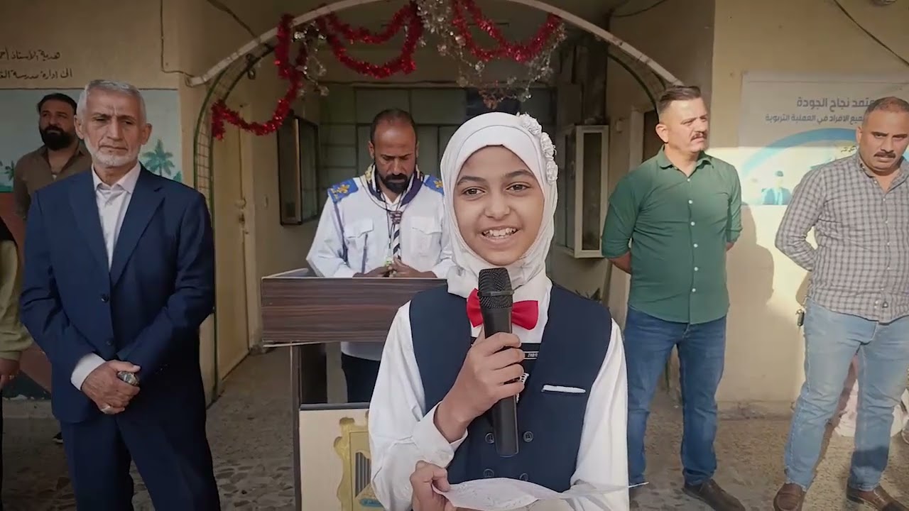 جانب من مراسيم رفع العلم ليوم الخميس في مدرسة الغدير الابتدائية