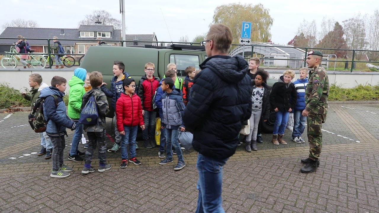 Militairen oefenen in Bleskensgraaf