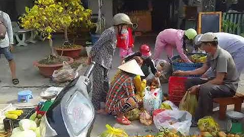 Đi chợ Vàm Cống cùng mẹ | Cuộc sống Việt Hàn