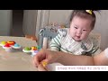 한라봉을 먹으며 어깨춤을 추는 9개월 아기