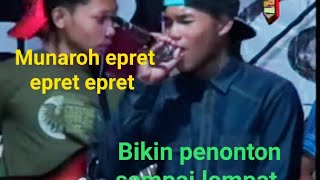 Rical band-munaroh Vocalisnya gokil banget sampai lompat diatas panggung