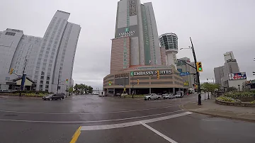 Em que cidade fica Cataratas do Niágara?