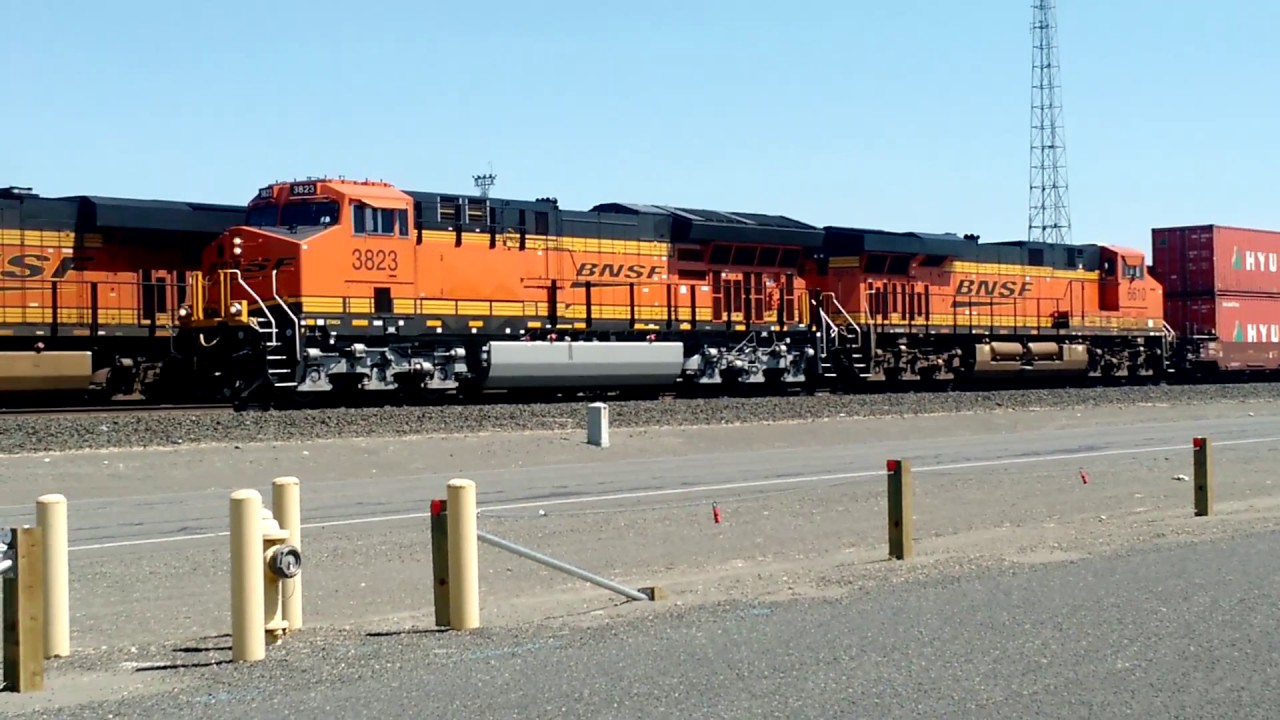 camera iphone 8 plus apk 2 BNSF Double Stacks meet at Pasco, WA 2015