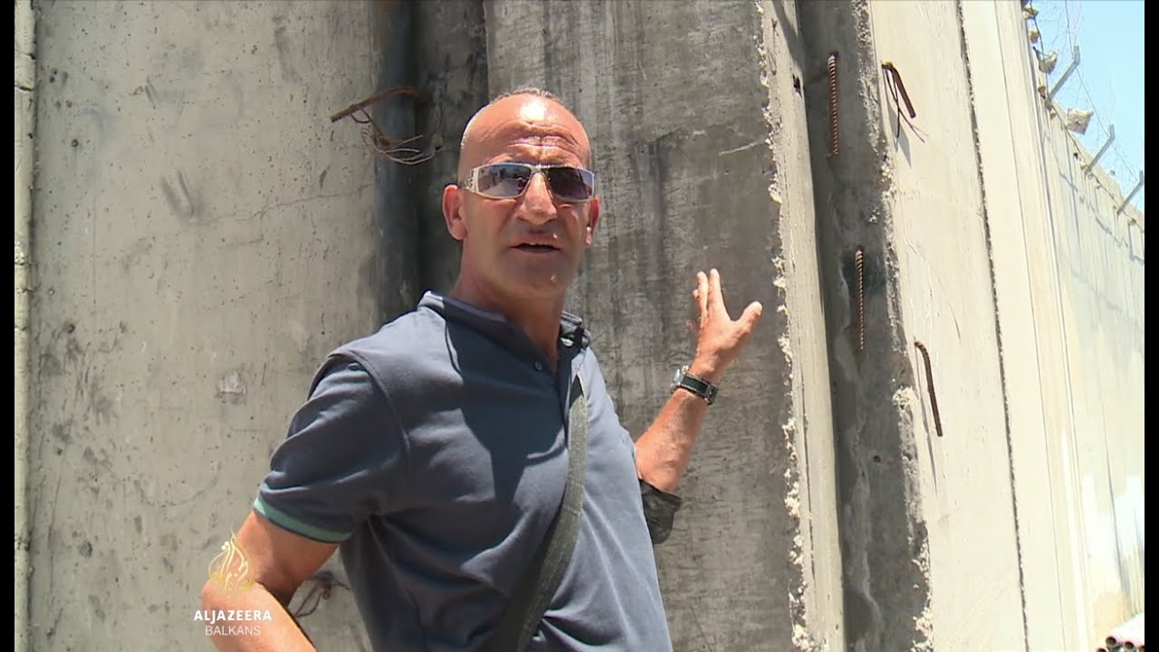 يحتاج الفلسطيني إلى تصريح للسكن في منزله