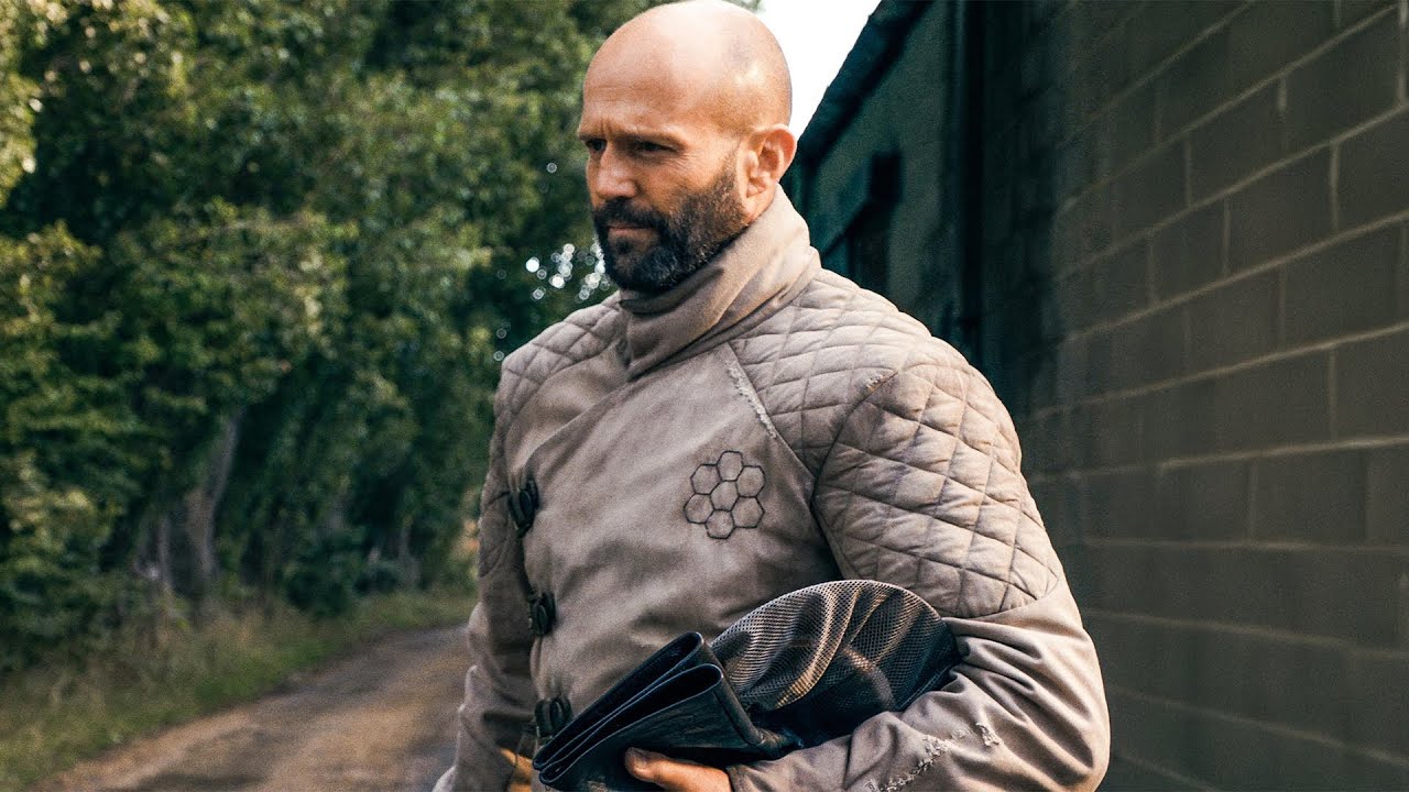 电话诈骗打给谁不好，偏偏骗光了“养蜂人”邻居的养老金！这下好了，整个诈骗帝国都被他一个人给端了！一口气看完《养蜂人》