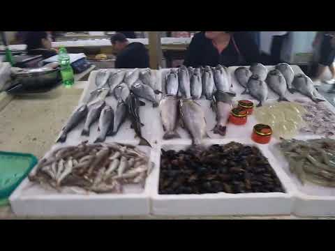 Рыбный рынок \'Мелкое море\' в Батуми