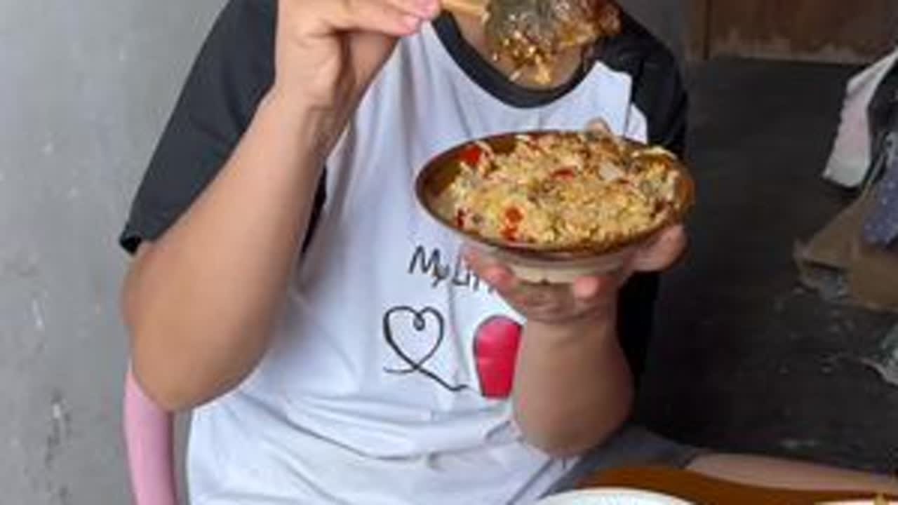 记录九零后二婚夫妻在绣花厂打工一天只花八块钱的日子是什么样的#日常vlog #记录真实生活