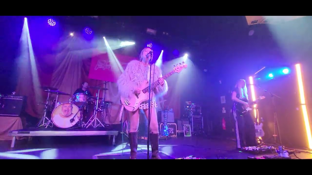 Coach party nottingham rescue rooms-georgina 