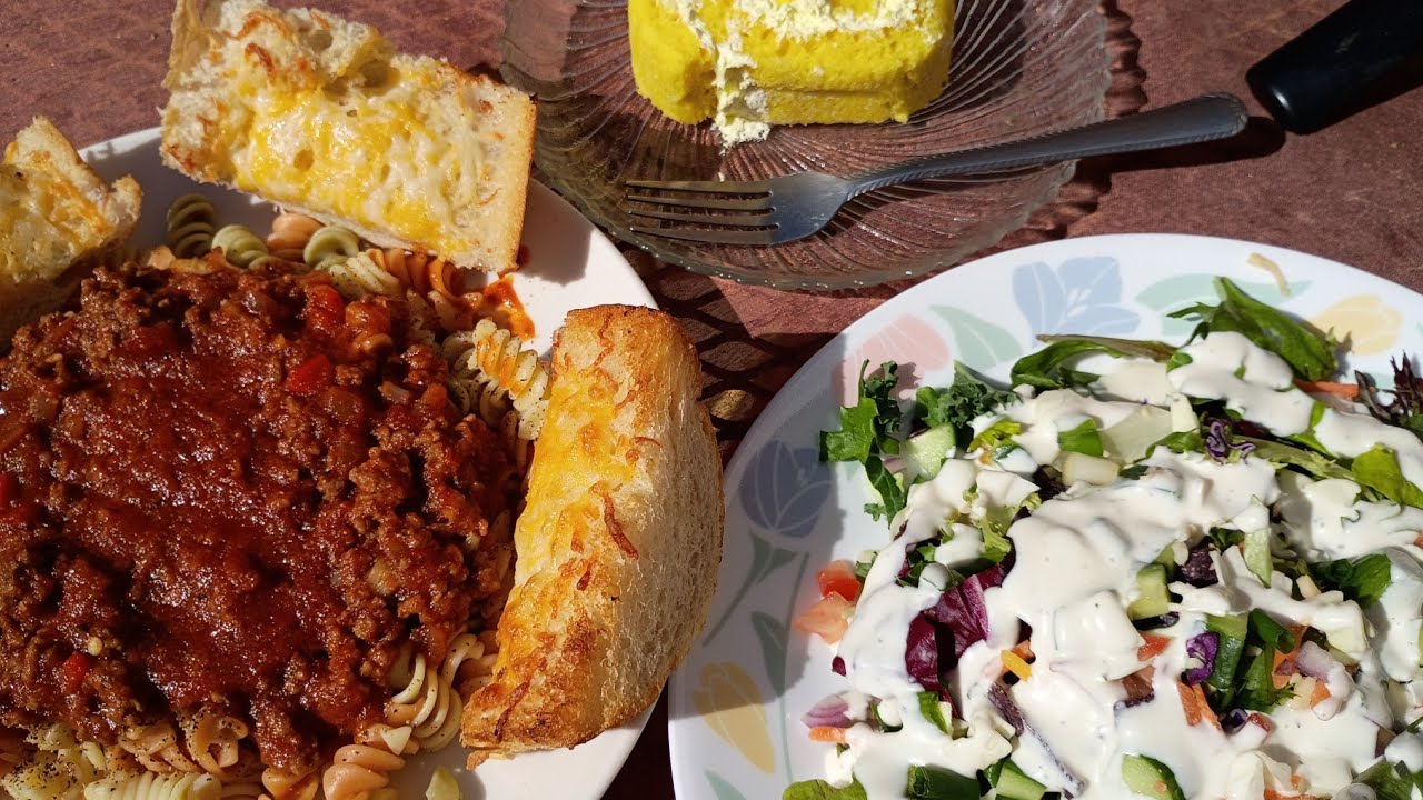 Come eat with me on hot sunny day #pasta and #salad come enjoy 