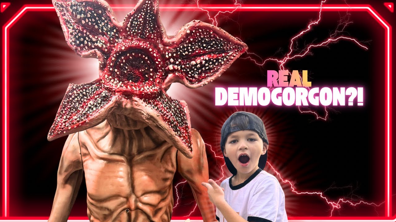 8FT Demogorgon Animatronic Unboxing 😱 | Stranger Things Monster