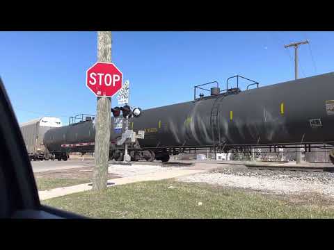 CN M385 at Emmons Boulevard in Wyandotte Michigan ￼