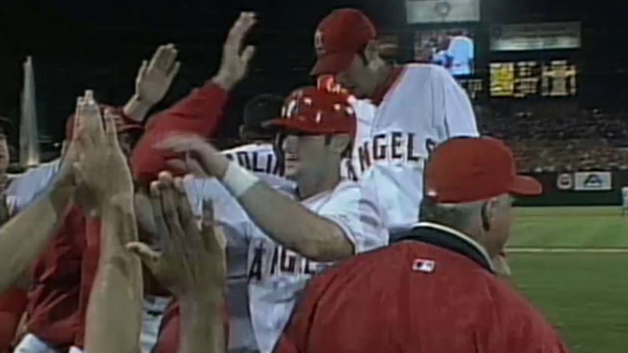2002ALDS Gm3: Erstad drives in go-ahead with double