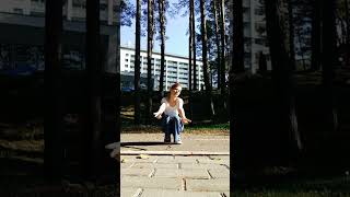 атмосферное видео #лес #листья #осень #солнце  #настроение #дорога #девушка #elbruso #viral