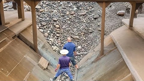 Barge unloading 2600 tons of cobblestone - relaxing flow - Vlog of work on the barge