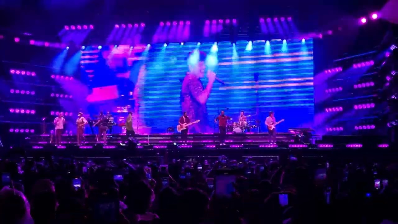 Bruno Mars - Just The Way You Are (Live In Brasil 19/10)