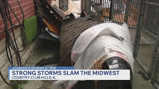 Strong storms slam Chicago area