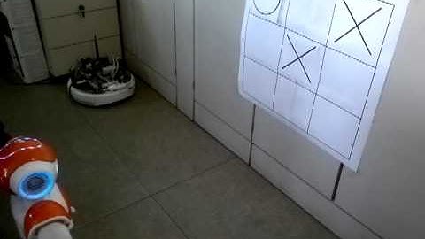 NAO plays TicTacToe