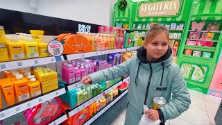 VLOG Ремонт в нашей ОГРОМНОЙ КВАРТИРЕ / Алиса отказывается переезжать в город / Shopping in Russia