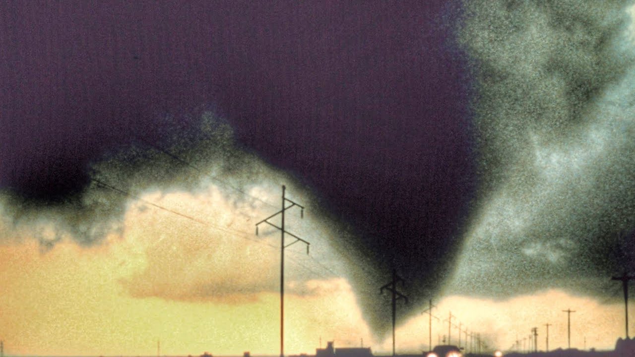 USA: Severe Tornadoes Sweep Across Texas, Oklahoma Border!