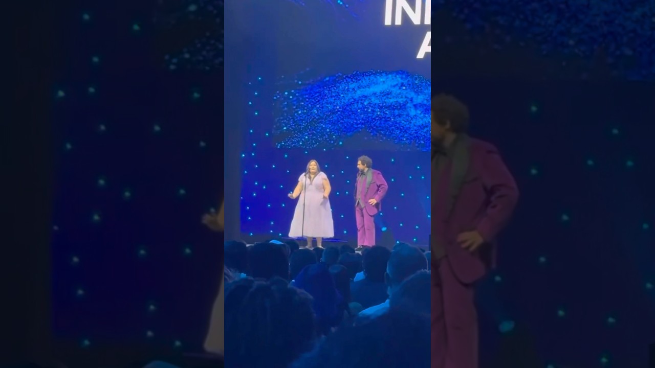 Я вышел на сцену на церемонии вручения наград ROBLOX INNOVATION AWARDS!