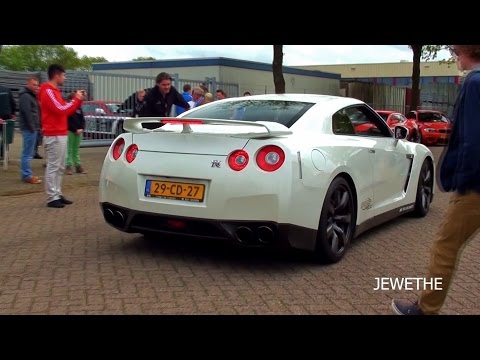 Nissan GT-R's Accelerations! Loud Exhaust SOUNDS!