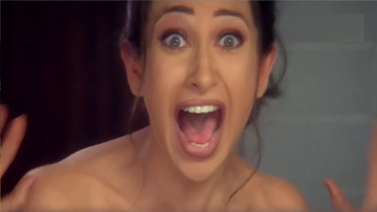 à¤•à¤°à¤¿à¤¶à¥à¤®à¤¾ à¤•à¤ªà¥‚à¤° à¤•à¥‹ à¤¨à¤¹à¤¾à¤¤à¥‡ à¤•à¤¿à¤¸à¤¨à¥‡ à¤¦à¥‡à¤–à¤¾ ? - Karishma Kapoor Best Scene - Baaz  Hindi Movie - YouTube