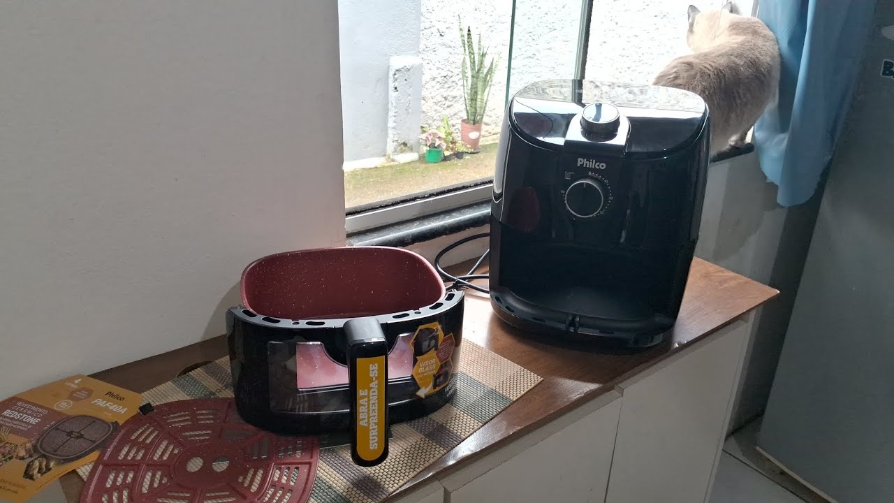 Fritadeira Philco Redstone 4L com visor de alimento. 