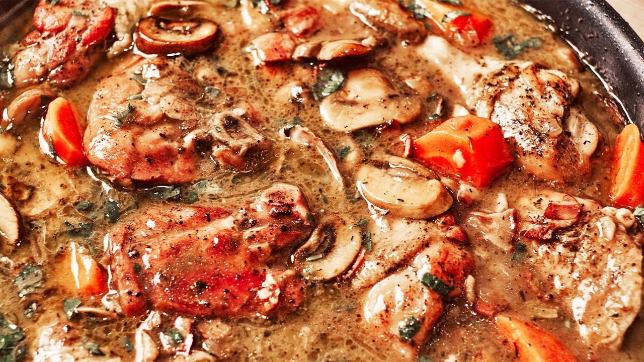Unforgettable Chicken: Easy Red Wine Stew Recipe!